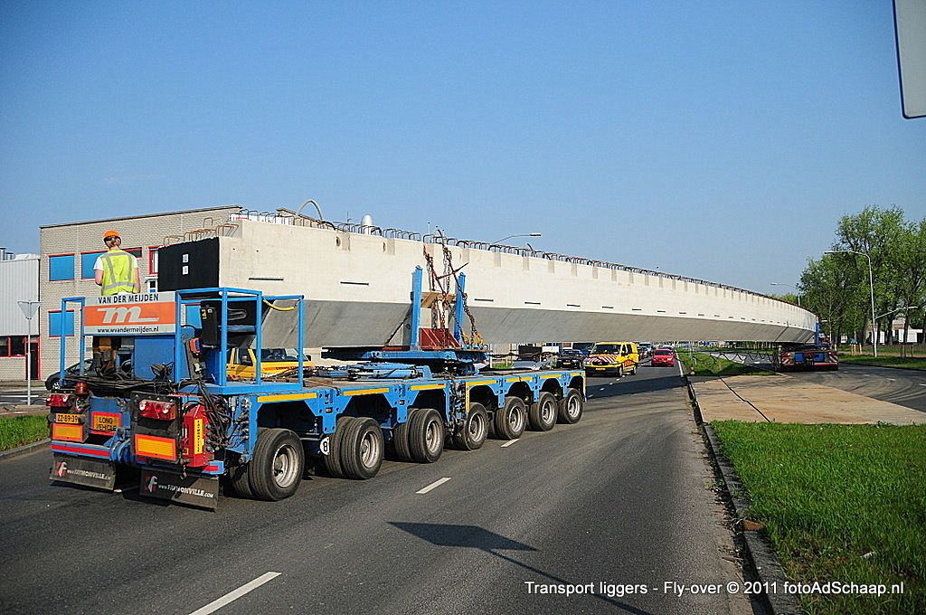 Fly-over Waarderpolder 2011 Haarlem - Transport eerste 20 liggers