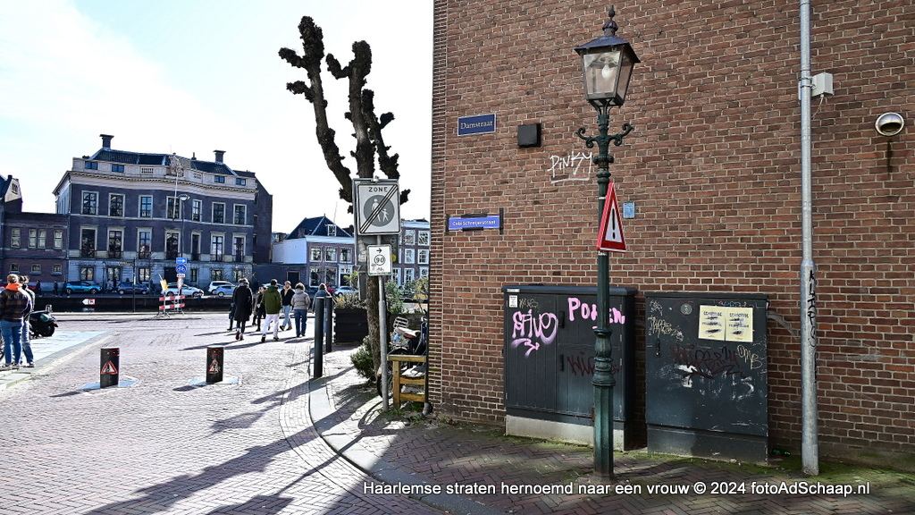 Vijf straten in Haarlemse binnenstad hernoemd naar vrouwelijke Haarlemse iconen