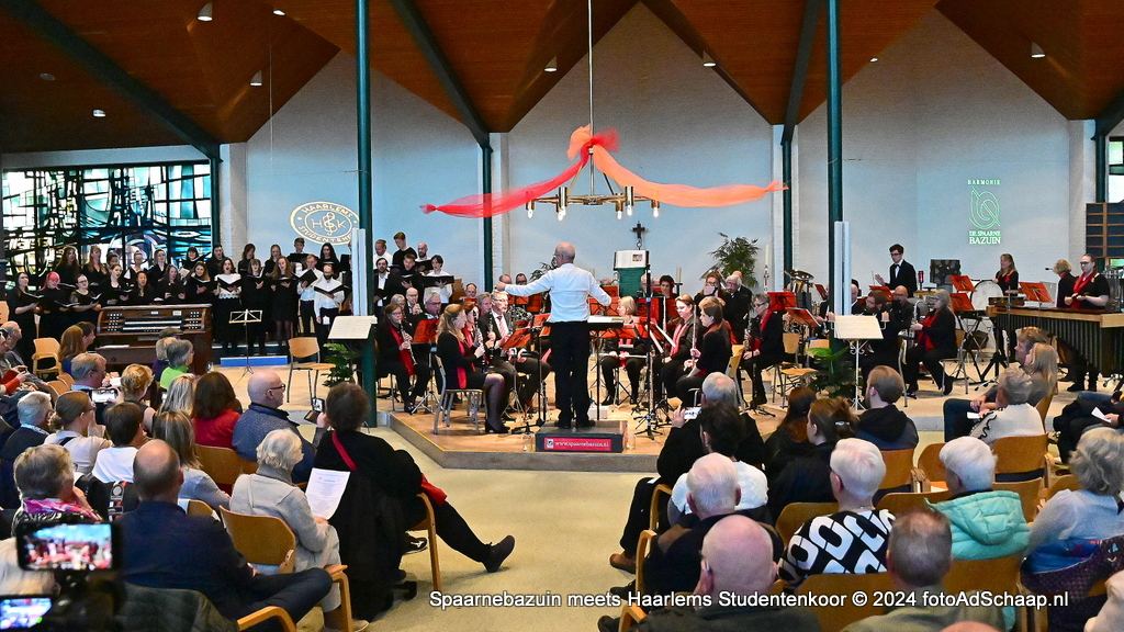 Harmonie De Spaarnebazuin meets Haarlems Studentenkoor - Baba Yetu