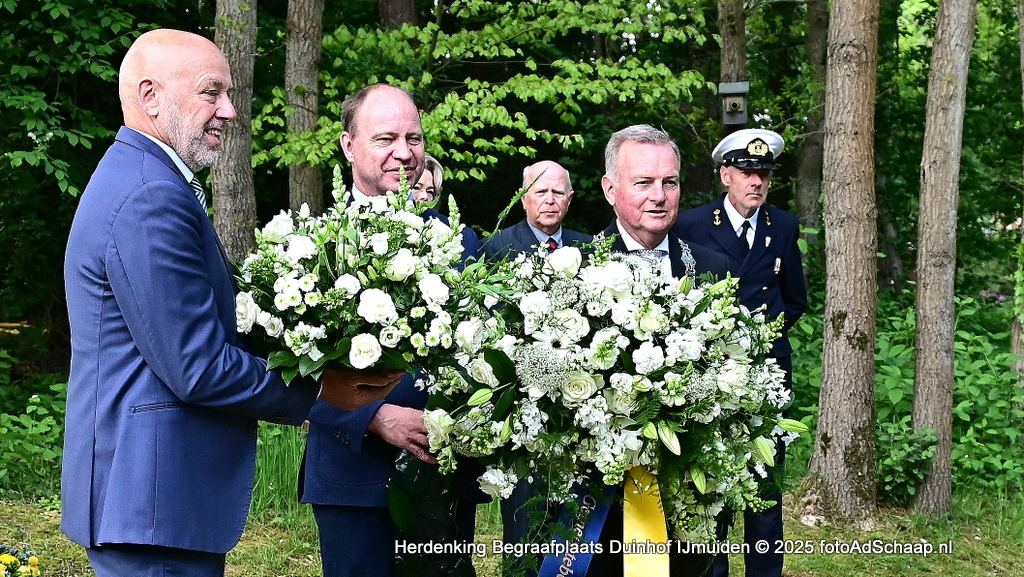 Dodenherdenking op begraafplaats Duinhof IJmuiden 2025