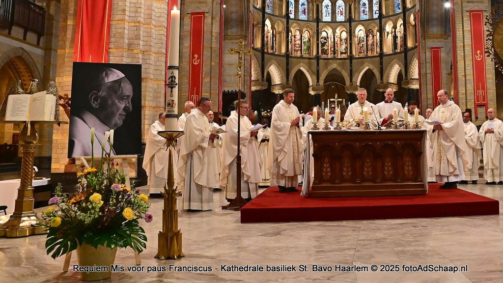 Requiem in de kathedraal Sint Bavo voor de overleden paus Franciscus