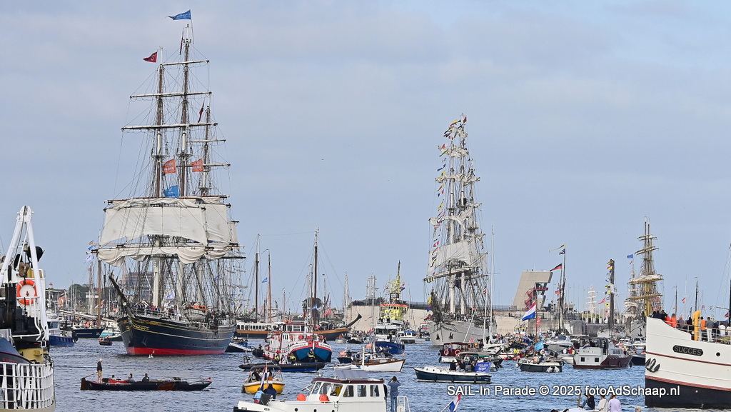 SAIL-In Parade 2025 vanuit sluizen IJmuiden naar Amsterdam met  Tall Ships