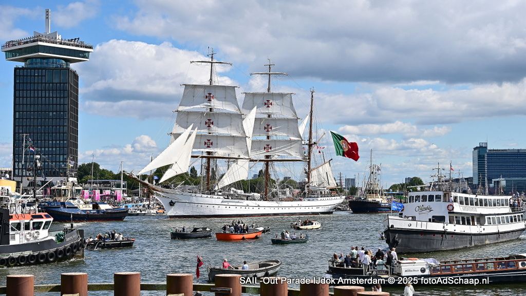 SAIL-Out Parade 2025 - Tallships verlaten Amsterdam langs IJdok