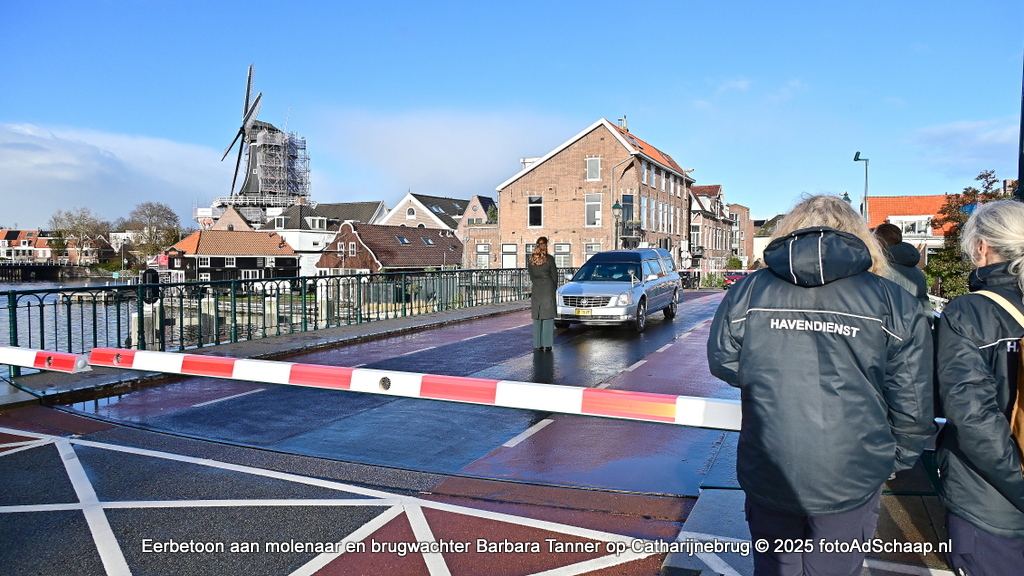 Eerbetoon aan molenaar en brugwachter Barbara Tanner op Catharijnebrug