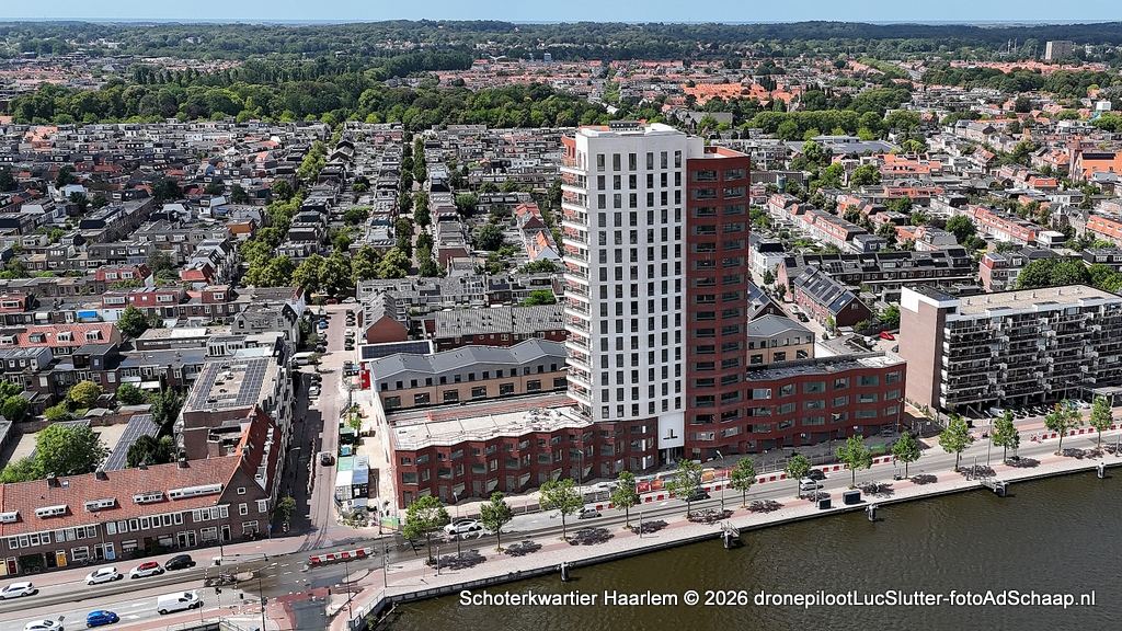 Nieuwbouw Schoterkwartier Spaarndamseweg Haarlem uit de steigernetten.