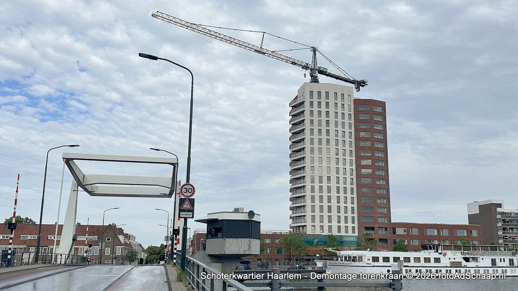 Nieuwbouw Schoterkwartier Spaarndamseweg Haarlem uit de steigernetten. Nieuwbouw Schoterkwartier Spaarndamseweg Haarlem uit de steigernetten.