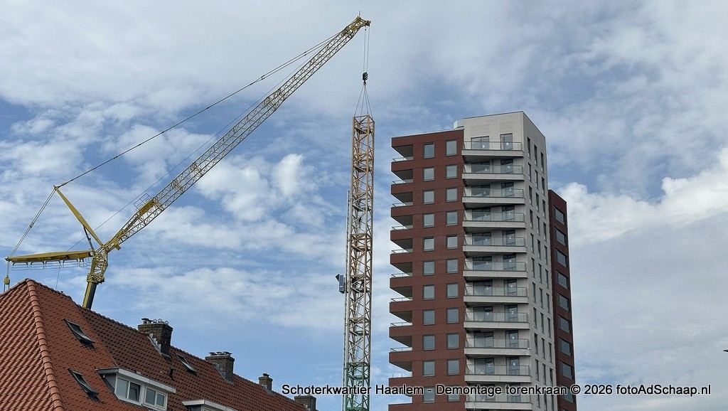 Nieuwbouw Schoterkwartier Spaarndamseweg Haarlem uit de steigernetten. Nieuwbouw Schoterkwartier Spaarndamseweg Haarlem uit de steigernetten.