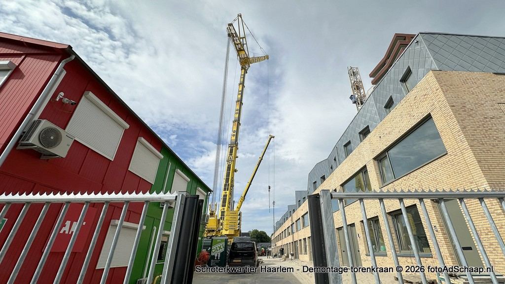 Nieuwbouw Schoterkwartier Spaarndamseweg Haarlem uit de steigernetten. Nieuwbouw Schoterkwartier Spaarndamseweg Haarlem uit de steigernetten.