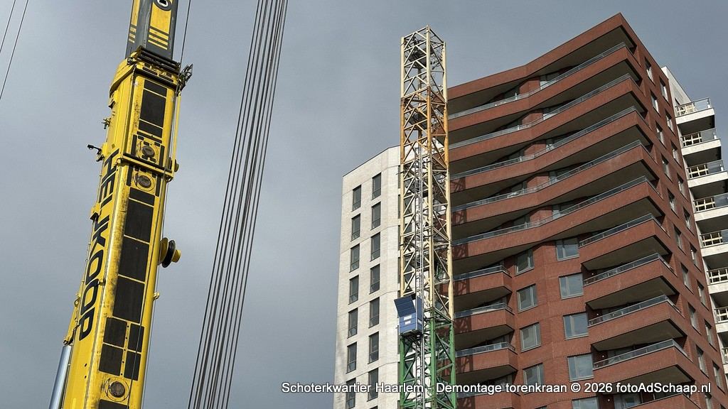 Nieuwbouw Schoterkwartier Spaarndamseweg Haarlem uit de steigernetten. Nieuwbouw Schoterkwartier Spaarndamseweg Haarlem uit de steigernetten.