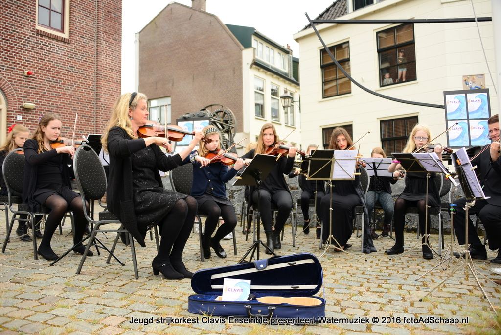 Jeugd strijkorkest Clavis Ensemble 2016 Haarlem speelt 'Aan het Spaarne'