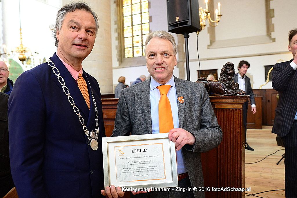 Koningsdag Haarlem 2016 - burgemeester Bernt Schneiders benoemt tot erelid