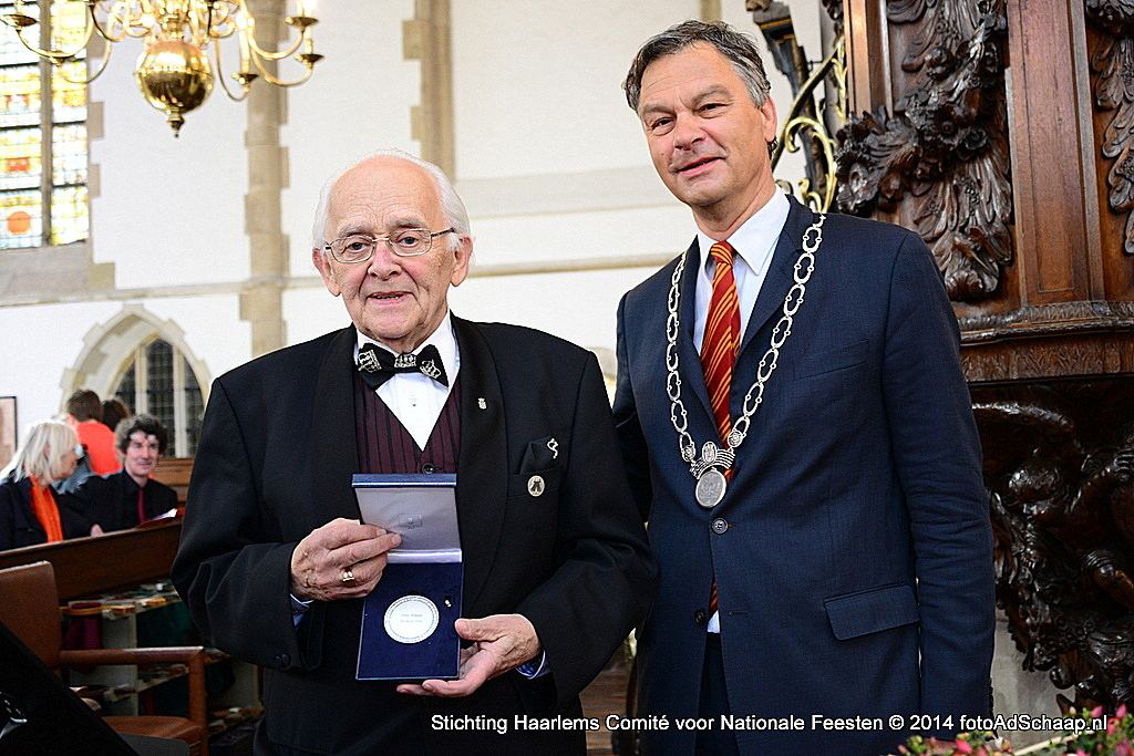 Koningsdag Haarlem 2014 - Zing-In Penning van verdienste voor Teke Bijlsma